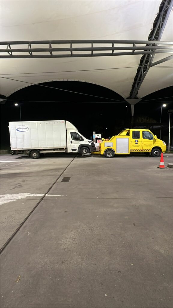 dépanneuse avec un camion